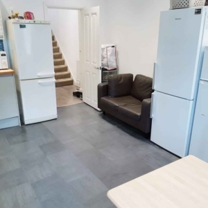 Finding an affordable room for rent in the UK—especially in London—can be challenging.