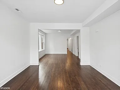 Rent 2-bedroom apartment in Chicago Ukrainian Village