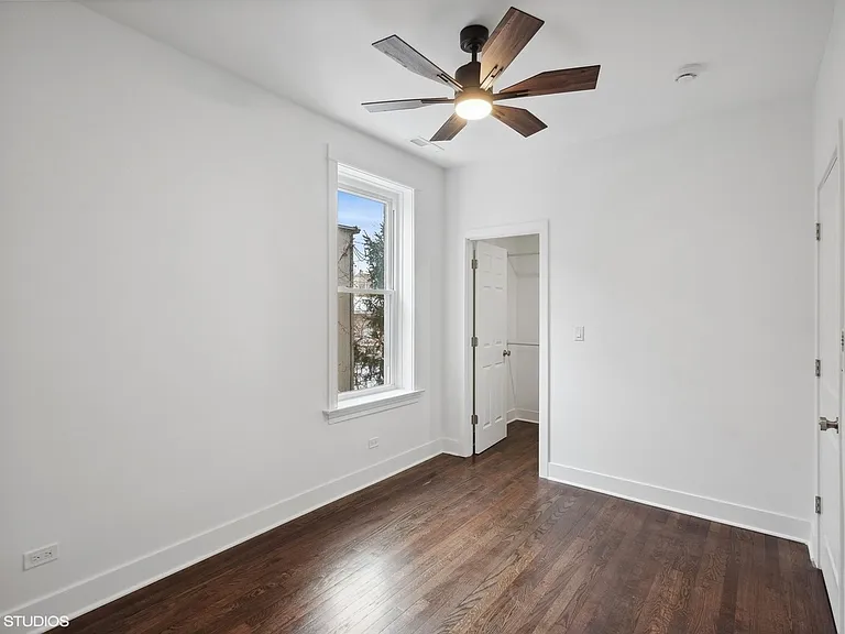 Rent 2-bedroom apartment in Chicago Ukrainian Village