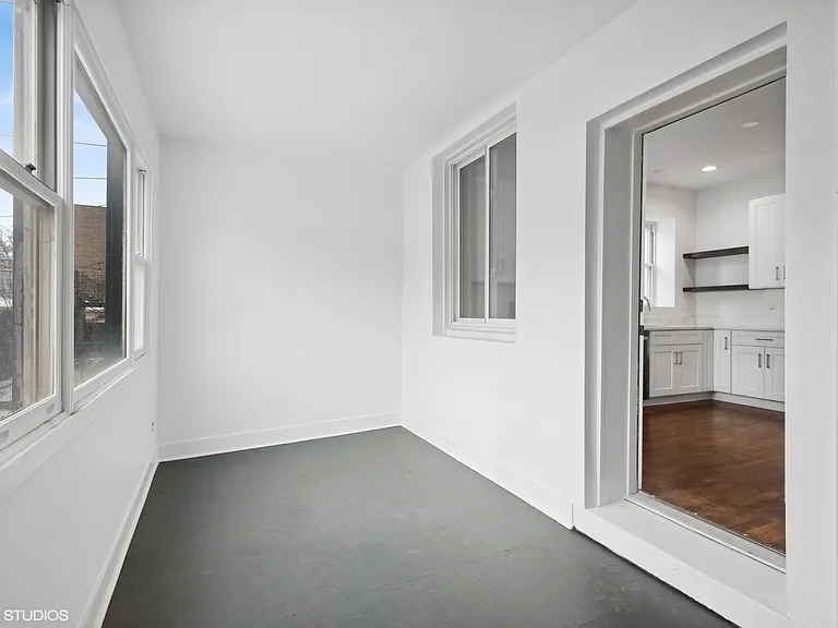 Rent 2-bedroom apartment in Chicago Ukrainian Village