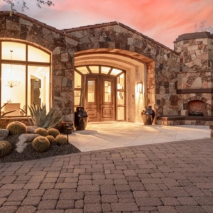 Luxury Home in Scottsdale AZ with 4 Beds and 5 Baths
