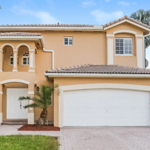 Homestead rental home with yard and garage