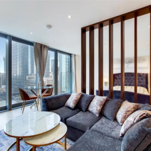 Luxury Canary Wharf Studio Apartment with Skyline Views