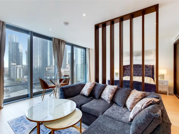 Luxury Canary Wharf Studio Apartment with Skyline Views