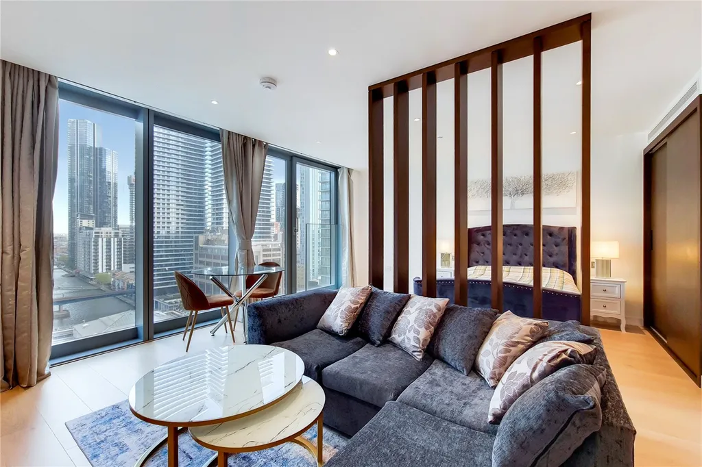 Luxury Canary Wharf Studio Apartment with Skyline Views