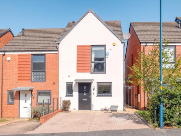 Cofton Hackett semi-detached house with garden and driveway