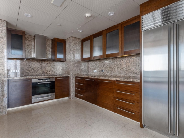 Luxury Burj Khalifa Apartment with Dubai Fountain View