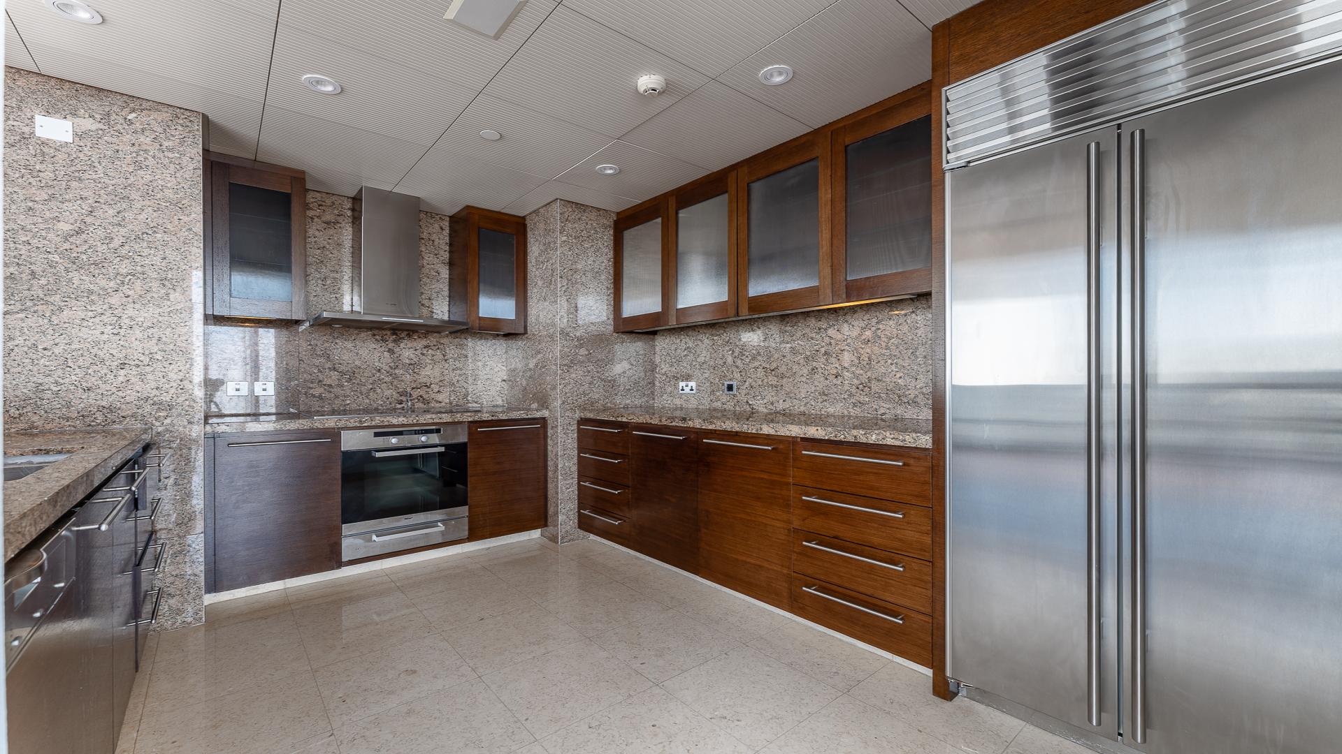 Luxury Burj Khalifa Apartment with Dubai Fountain View