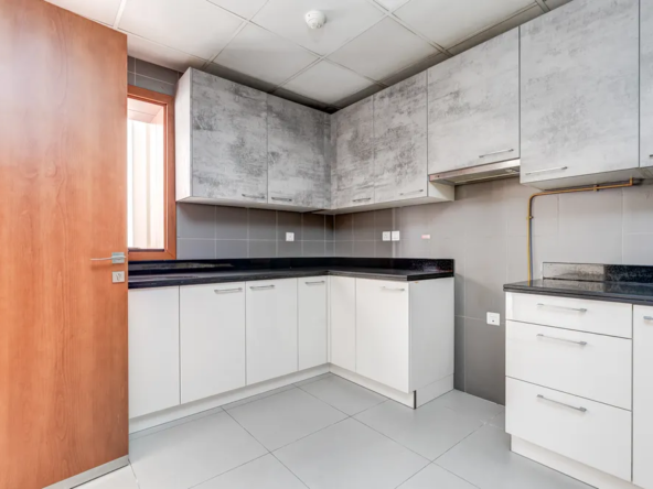 Spacious 3 bedroom Dubai apartment high floor Blue Reef Building