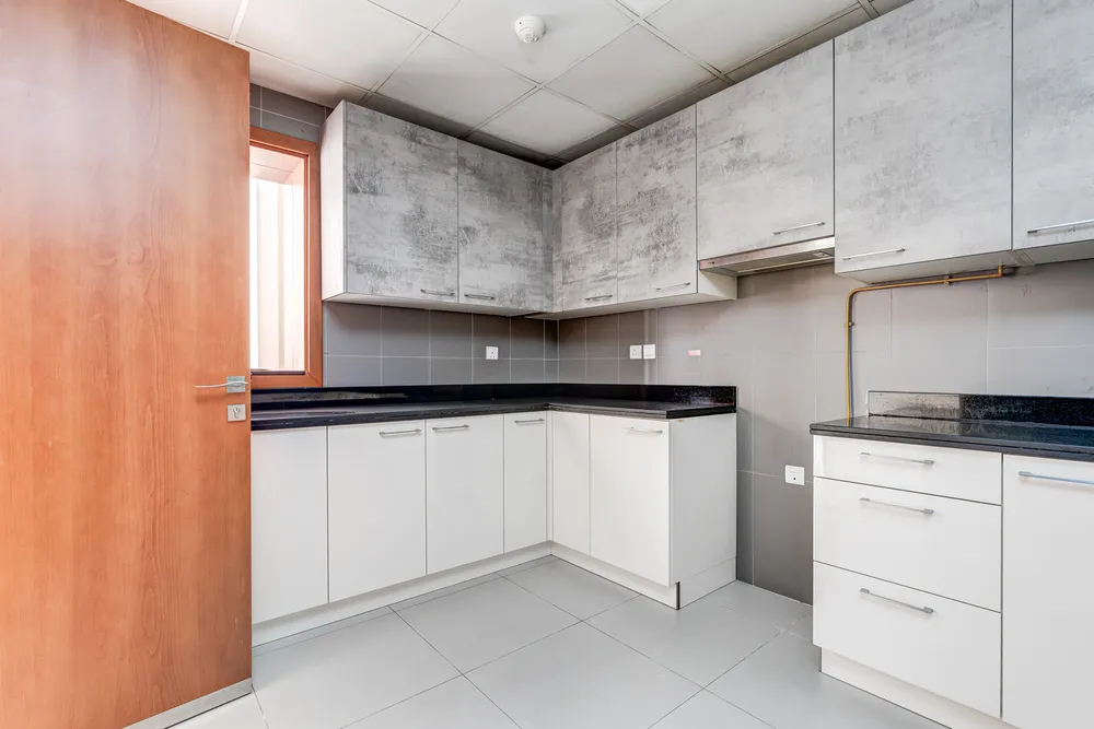 Spacious 3 bedroom Dubai apartment high floor Blue Reef Building