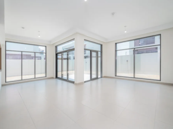Text: 4 Bedrooms Townhouse Dubai South – Brand New