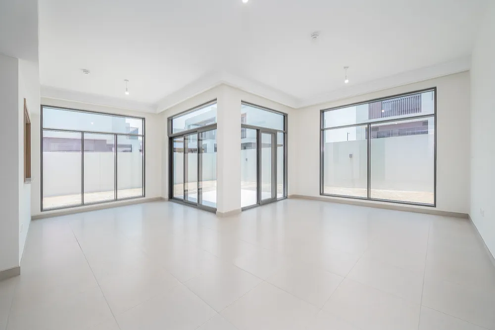 Text: 4 Bedrooms Townhouse Dubai South – Brand New