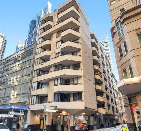 Affordable studio apartment for rent in Sydney CBD with balcony and secure building