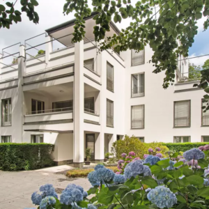 Luxury apartment in Hamburg with lake view