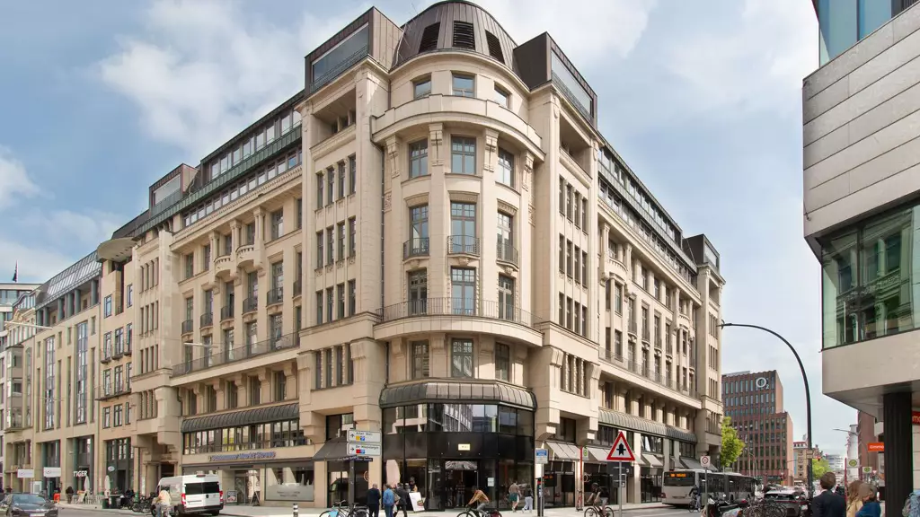 2-room luxury Hamburg apartment with Elbe River view