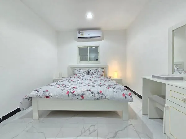 Cheap Room for Rent in Burj Khalifa