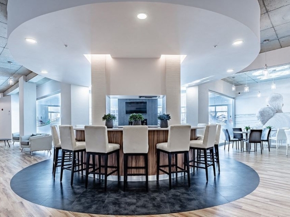 Modern luxury Pointe Claire apartments for rent in Montreal with balcony and city views