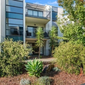 Modern 2-Bed Sydney Apartment in Sydenham VIC for Rent