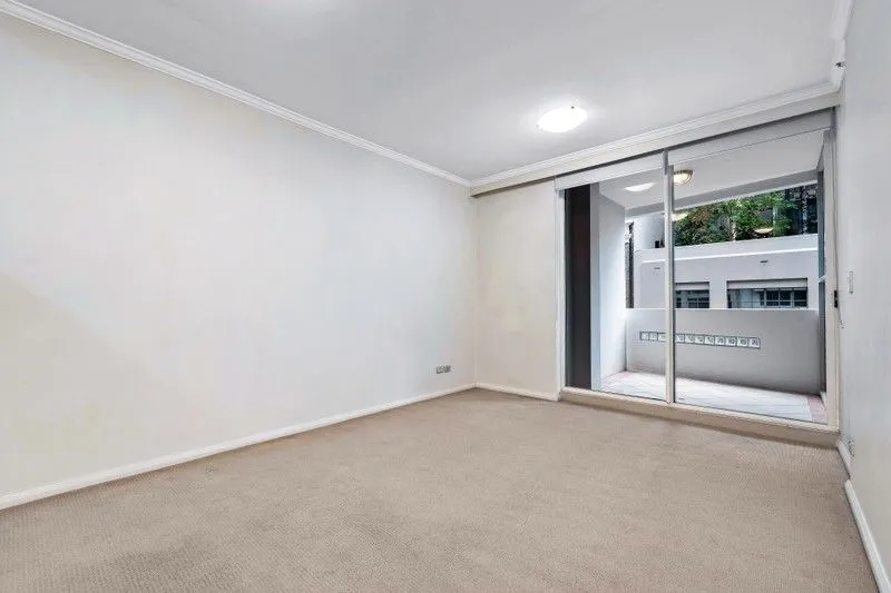 Modern Sydney Apartment in CBD Oaks Trafalgar