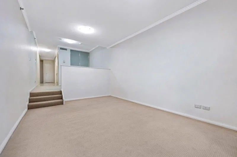 Modern Sydney Apartment in CBD Oaks Trafalgar