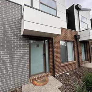 Stylish 2-bedroom Sydenham townhouse for rent in Australia