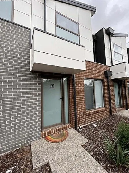 Stylish 2-bedroom Sydenham townhouse for rent in Australia