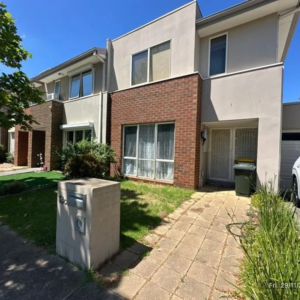 Taylors Lakes townhouse for rent – modern 3-bedroom home