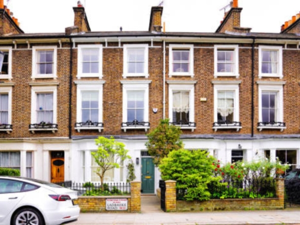 Double Room to Rent in London for Professionals