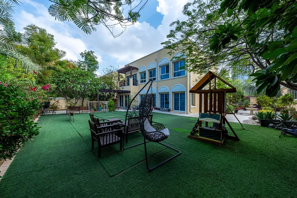 JVT 5 Bedroom Villa for Rent in Dubai with Garden