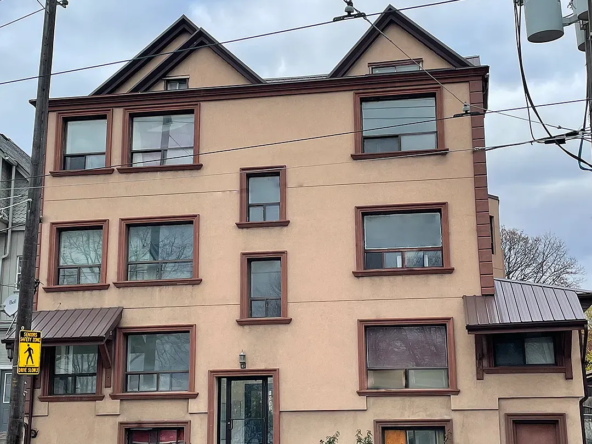Studio Apartment Toronto with Lake Ontario View