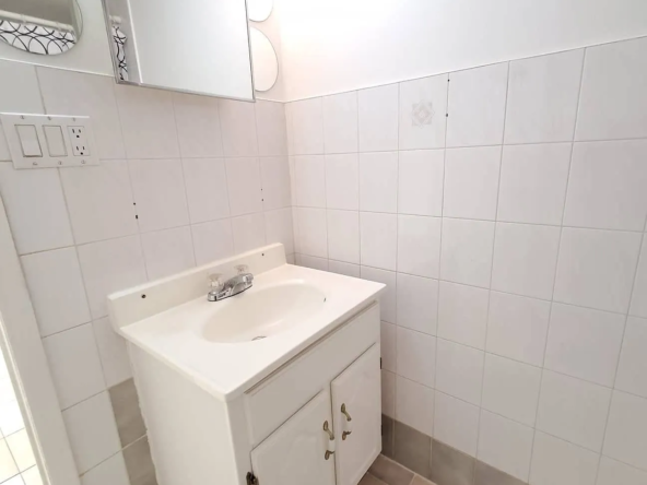 Basement Living Toronto – 1-Bedroom Apartment 840 sqft