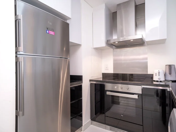 Luxury 1-bedroom apartment in Damac Heights Dubai with sea view