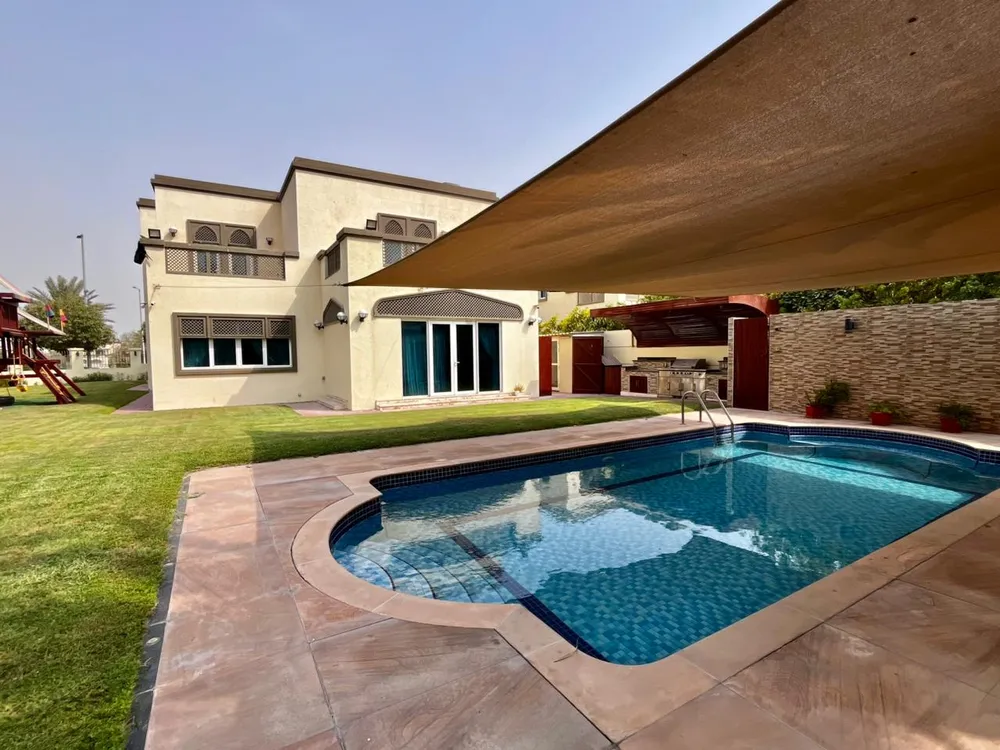 Luxury 4-Bedroom Regional Villa with Pool in Jumeirah Park Dubai