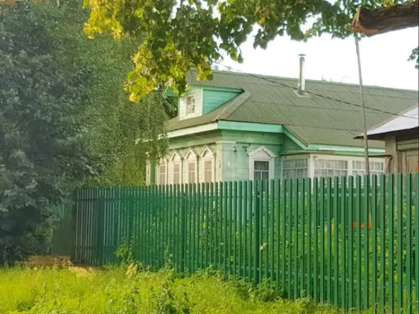 This wooden house in Dyadkovo offers the perfect blend of rustic charm.