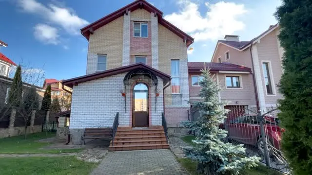 Spacious living room in luxury townhouse Moscow Region