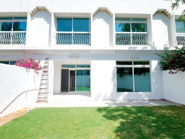 Villas for Rent in Umm Suqeim 