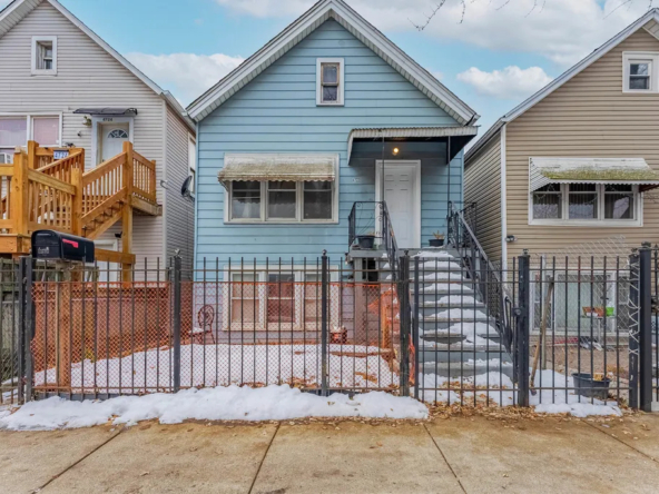 Home for Sale in Chicago – 4722 S Ada St, Chicago, IL 60609